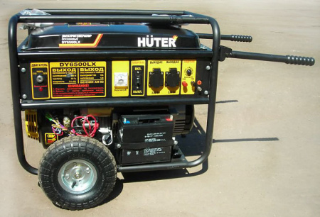 Бензиновый генератор Huter DY6500LX с колесами и аккумулятором